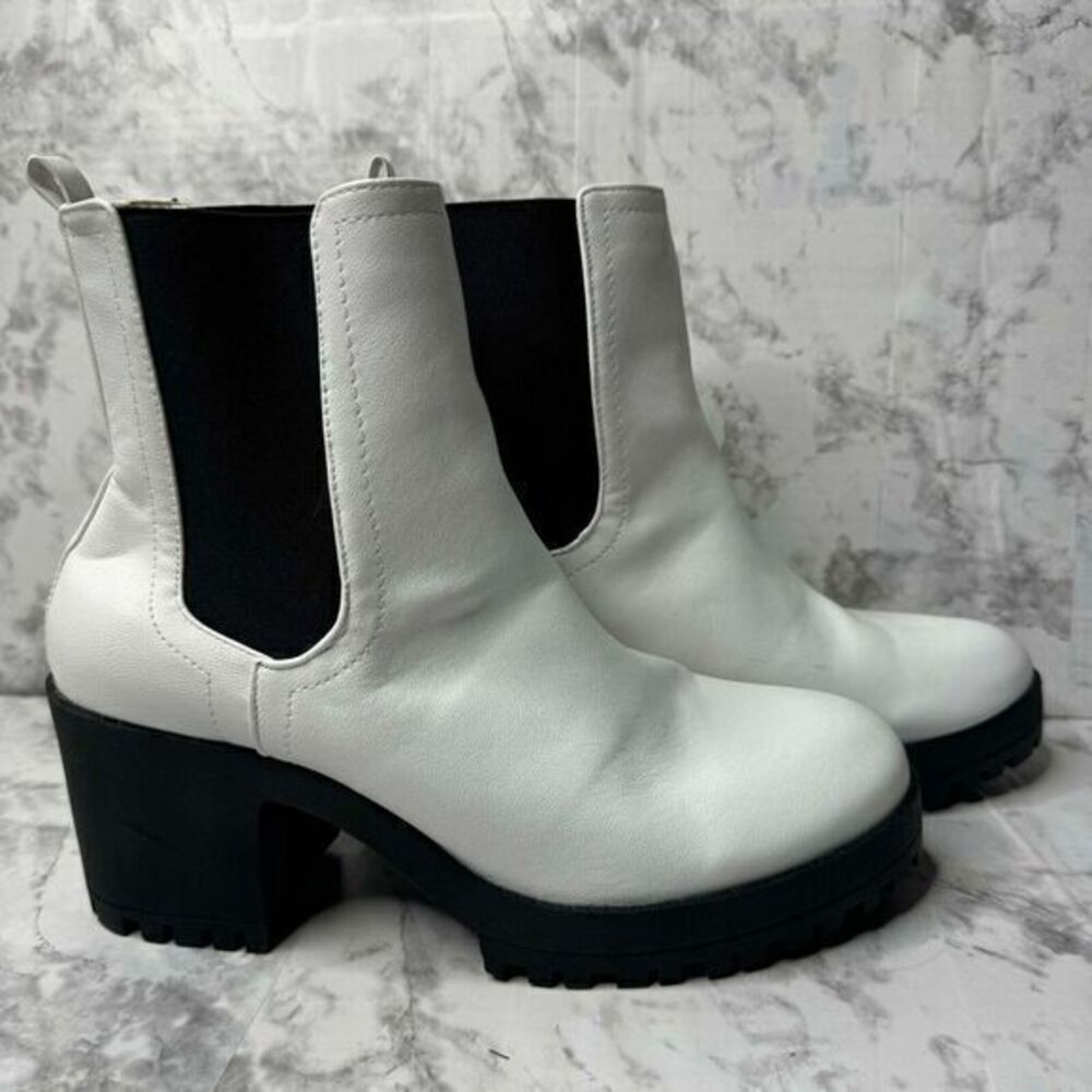 She & In White Lug Sole Boots Womens Size 8.5 Pull‎ On Y2K Streetwear Retro